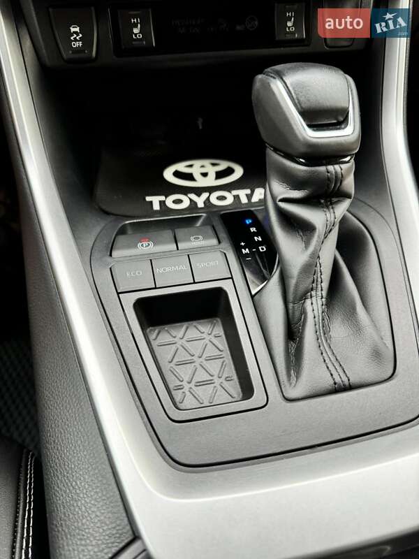 Внедорожник / Кроссовер Toyota RAV4 2021 в Сумах
