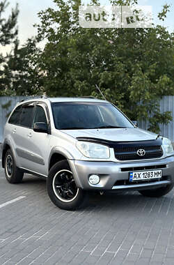 Внедорожник / Кроссовер Toyota RAV4 2004 в Харькове