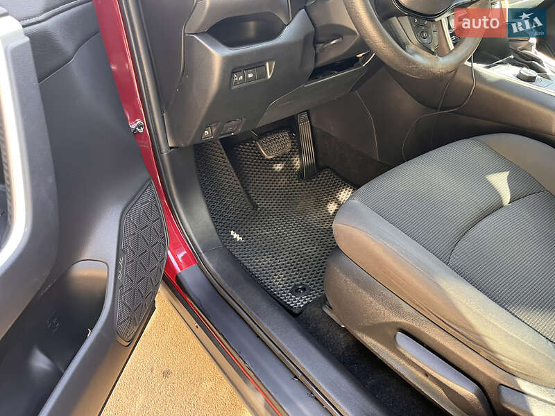 Внедорожник / Кроссовер Toyota RAV4 2020 в Одессе