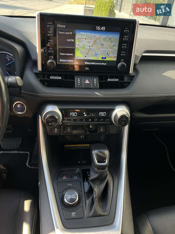 Позашляховик / Кросовер Toyota RAV4 2019 в Чернівцях