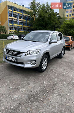 Позашляховик / Кросовер Toyota RAV4 2010 в Івано-Франківську