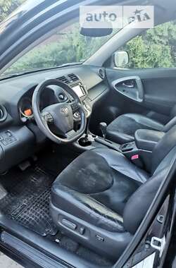 Внедорожник / Кроссовер Toyota RAV4 2012 в 
