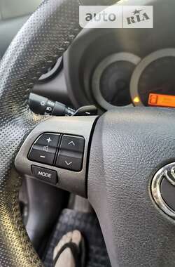 Внедорожник / Кроссовер Toyota RAV4 2012 в 