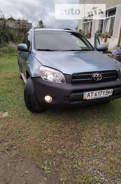 Внедорожник / Кроссовер Toyota RAV4 2006 в Верховине