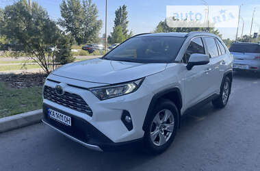 Внедорожник / Кроссовер Toyota RAV4 2020 в Киеве