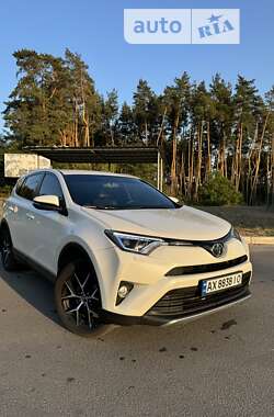 Внедорожник / Кроссовер Toyota RAV4 2017 в Харькове