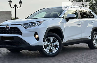 Позашляховик / Кросовер Toyota RAV4 2021 в Дніпрі