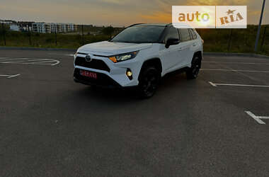 Внедорожник / Кроссовер Toyota RAV4 2021 в Ровно