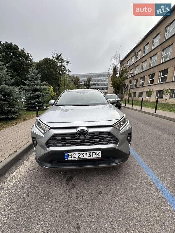 Внедорожник / Кроссовер Toyota RAV4 2022 в Львове
