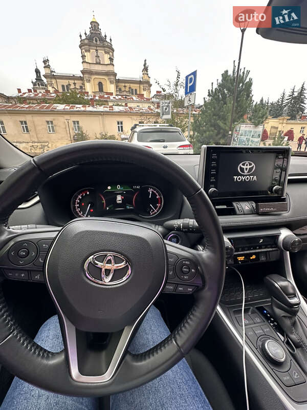 Внедорожник / Кроссовер Toyota RAV4 2022 в Львове