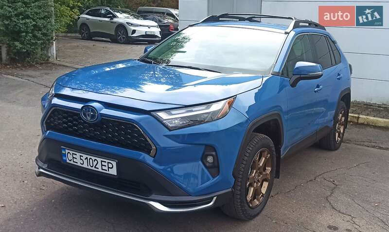 Позашляховик / Кросовер Toyota RAV4 2023 в Чернівцях