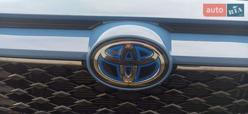 Позашляховик / Кросовер Toyota RAV4 2023 в Чернівцях