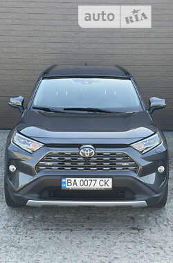 Внедорожник / Кроссовер Toyota RAV4 2020 в Александрие