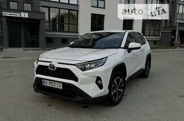 Внедорожник / Кроссовер Toyota RAV4 2020 в Новояворовске