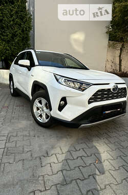 Внедорожник / Кроссовер Toyota RAV4 2020 в Киеве