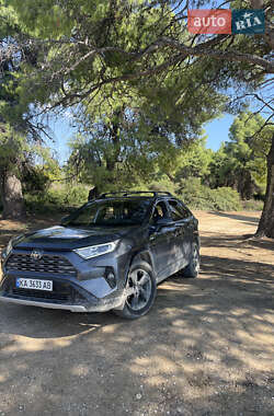 Внедорожник / Кроссовер Toyota RAV4 2020 в 