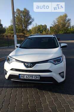 Позашляховик / Кросовер Toyota RAV4 2017 в Кам'янському