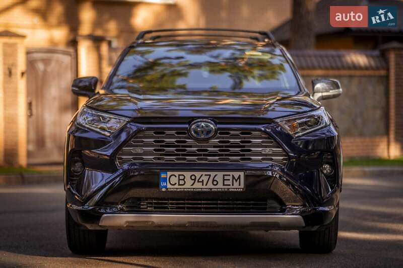 Внедорожник / Кроссовер Toyota RAV4 2020 в Чернигове