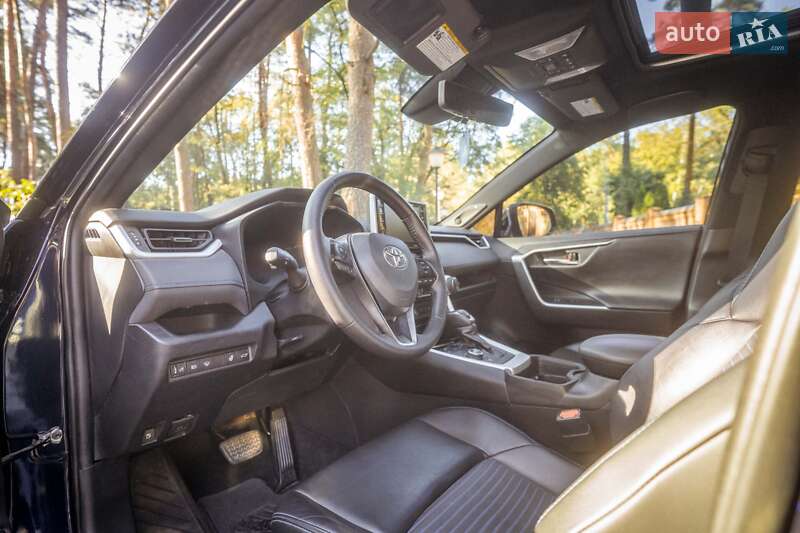 Внедорожник / Кроссовер Toyota RAV4 2020 в Чернигове