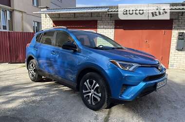 Внедорожник / Кроссовер Toyota RAV4 2017 в Чернигове