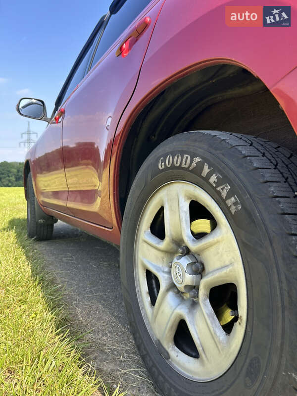 Позашляховик / Кросовер Toyota RAV4 2011 в Хусті