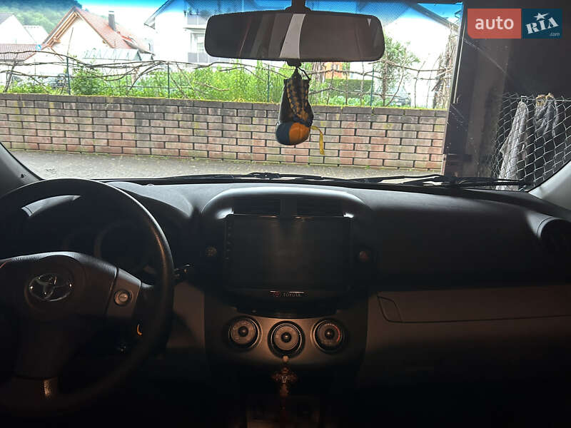 Позашляховик / Кросовер Toyota RAV4 2011 в Хусті