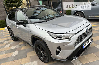 Позашляховик / Кросовер Toyota RAV4 2020 в Бучі