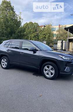 Позашляховик / Кросовер Toyota RAV4 2019 в Чернівцях