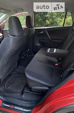 Позашляховик / Кросовер Toyota RAV4 2013 в Чернівцях