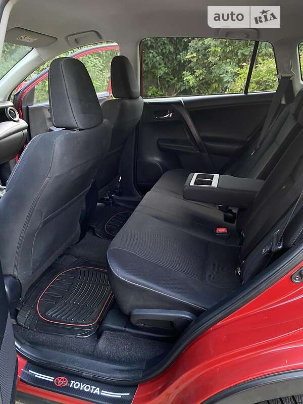 Внедорожник / Кроссовер Toyota RAV4 2013 в Черновцах