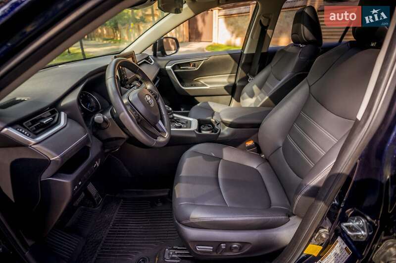 Позашляховик / Кросовер Toyota RAV4 2022 в Чернігові