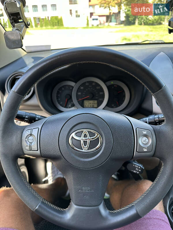 Позашляховик / Кросовер Toyota RAV4 2008 в Івано-Франківську