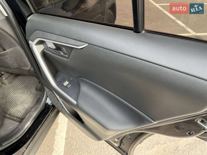 Позашляховик / Кросовер Toyota RAV4 2020 в Вінниці