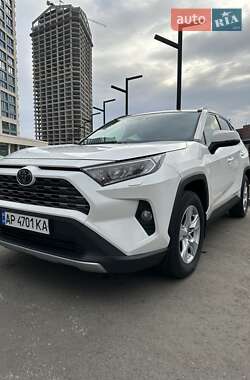 Внедорожник / Кроссовер Toyota RAV4 2020 в Киеве