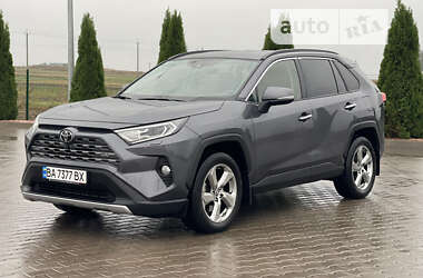 Внедорожник / Кроссовер Toyota RAV4 2021 в Ровно