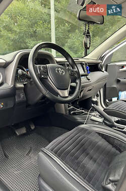 Внедорожник / Кроссовер Toyota RAV4 2017 в Киеве