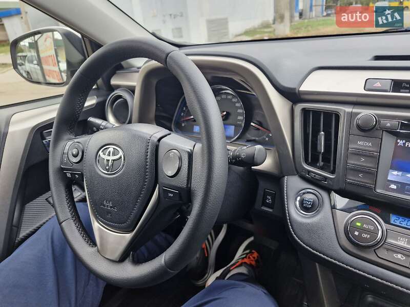 Внедорожник / Кроссовер Toyota RAV4 2014 в Николаеве