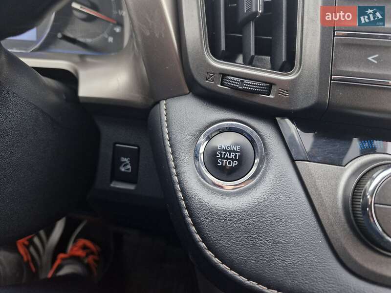 Внедорожник / Кроссовер Toyota RAV4 2014 в Николаеве
