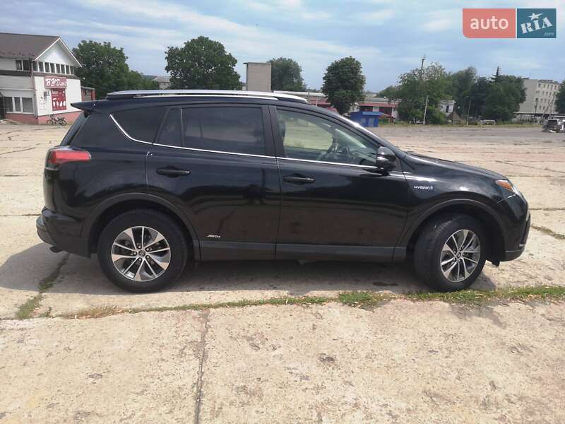 Внедорожник / Кроссовер Toyota RAV4 2018 в Ладыжине