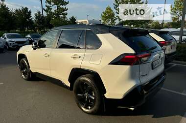 Внедорожник / Кроссовер Toyota RAV4 2021 в Киеве