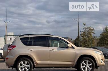 Позашляховик / Кросовер Toyota RAV4 2010 в Запоріжжі