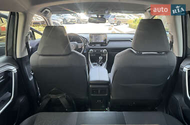 Внедорожник / Кроссовер Toyota RAV4 2019 в 