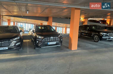 Внедорожник / Кроссовер Toyota RAV4 2019 в 