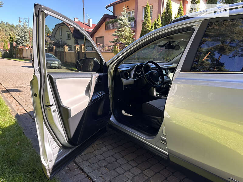 Внедорожник / Кроссовер Toyota RAV4 2017 в Львове