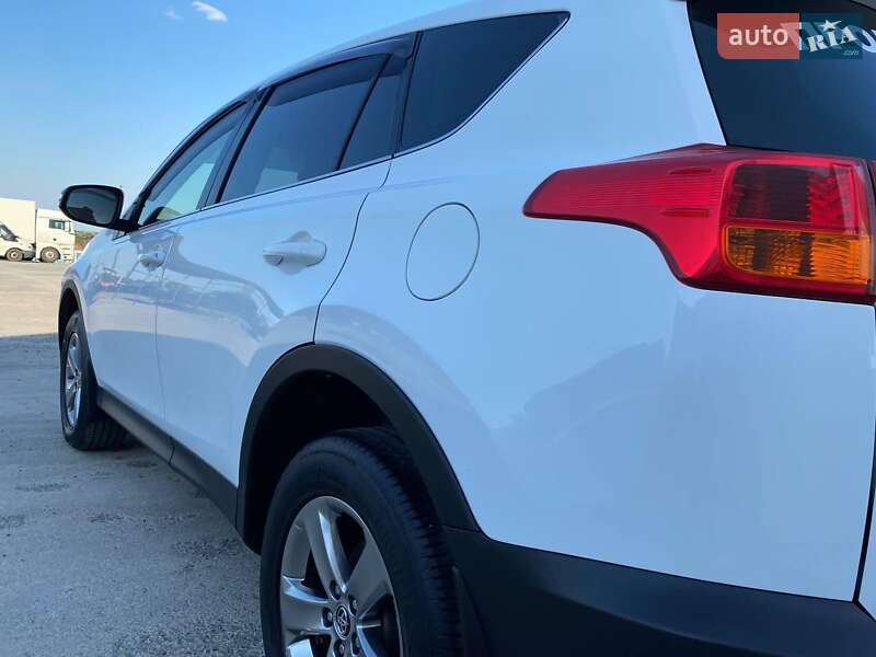 Внедорожник / Кроссовер Toyota RAV4 2015 в Подольске