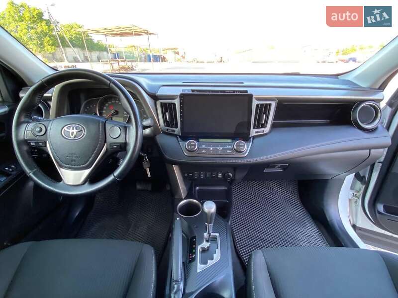 Внедорожник / Кроссовер Toyota RAV4 2015 в Подольске