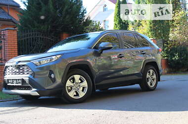 Позашляховик / Кросовер Toyota RAV4 2022 в Рівному