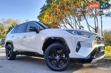 Позашляховик / Кросовер Toyota RAV4 2021 в Рівному