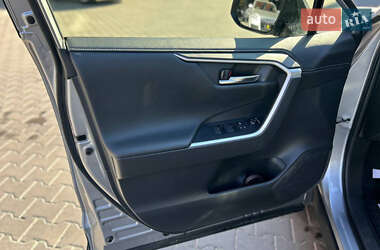 Внедорожник / Кроссовер Toyota RAV4 2023 в 