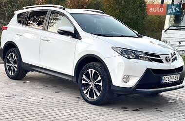 Позашляховик / Кросовер Toyota RAV4 2015 в Володимир-Волинському